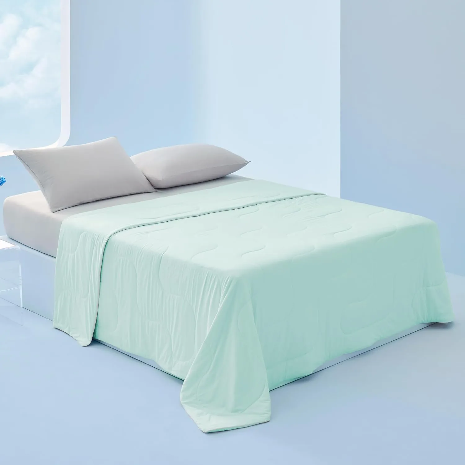 Bedsure Cooling Blankets for Hot Sleepers - Summer Blanket King Size, Cold and Lightweight Gift for Night Sweats, Ice Cooled Breathable Comforter for Bed and Couch, Green, 104x90 Inches