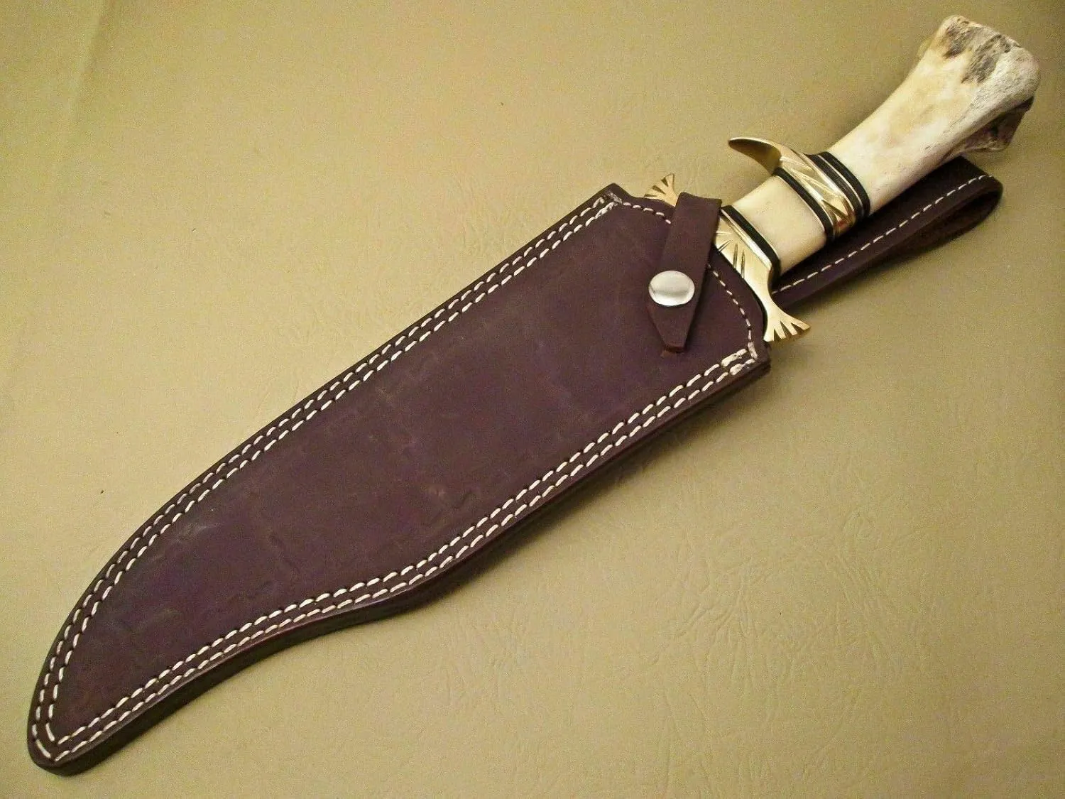 Damascus Steel Hunting Knife - Fixed Blade Knives with Sheath - Firm Grip Handle Made of Camel Bone (White)