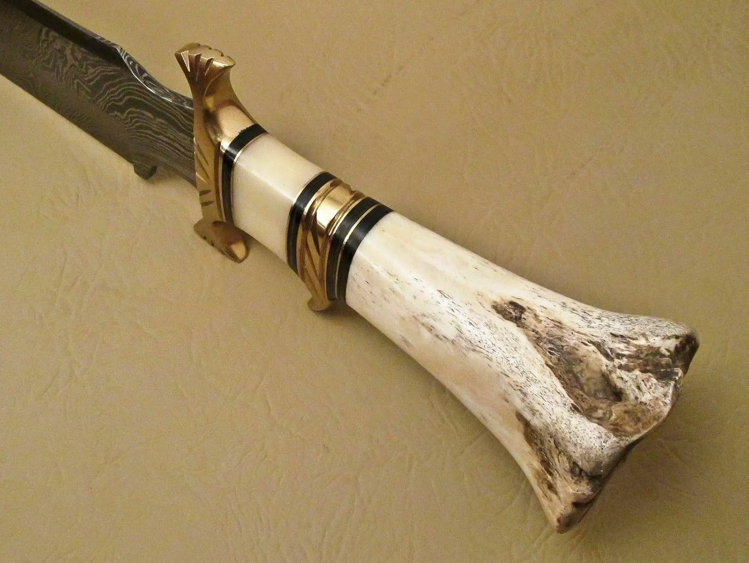 Damascus Steel Hunting Knife - Fixed Blade Knives with Sheath - Firm Grip Handle Made of Camel Bone (White)