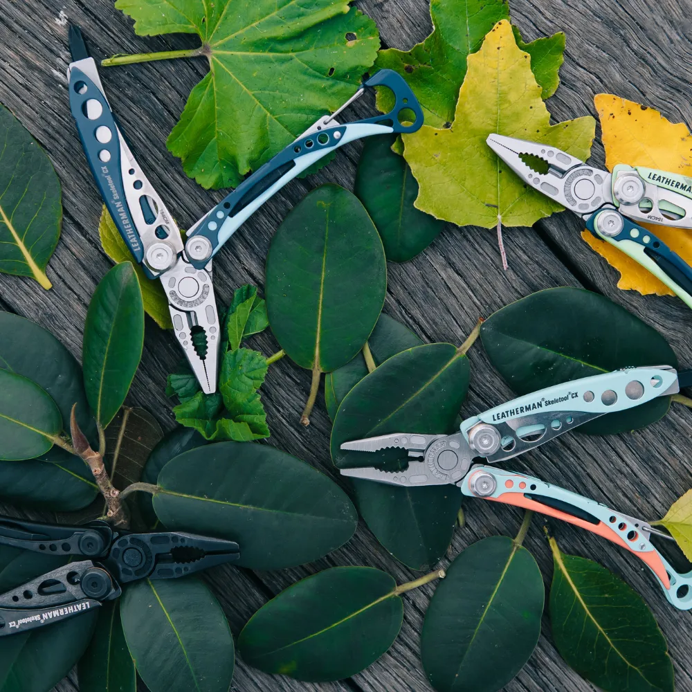 Leatherman 7 Tool Skeletool CX Lightweight Multi-Tool with Knife Blade Nightshade