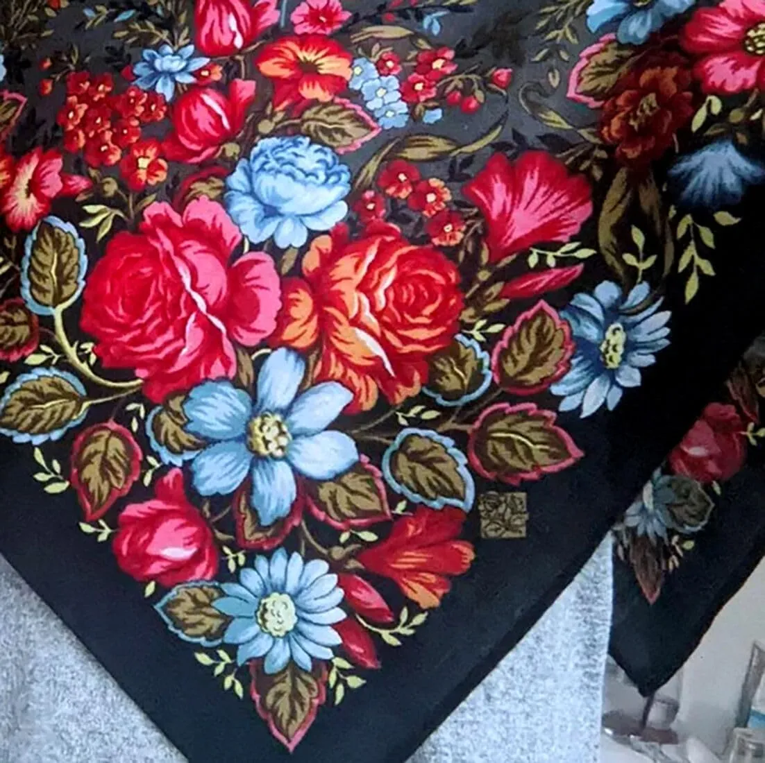 Pavlovo Posad Wool Shawl for Women 28.3x28.3'' (72x72 cm) 100% Wool Scarf for Women, Floral Wrap, Fashion Scarves