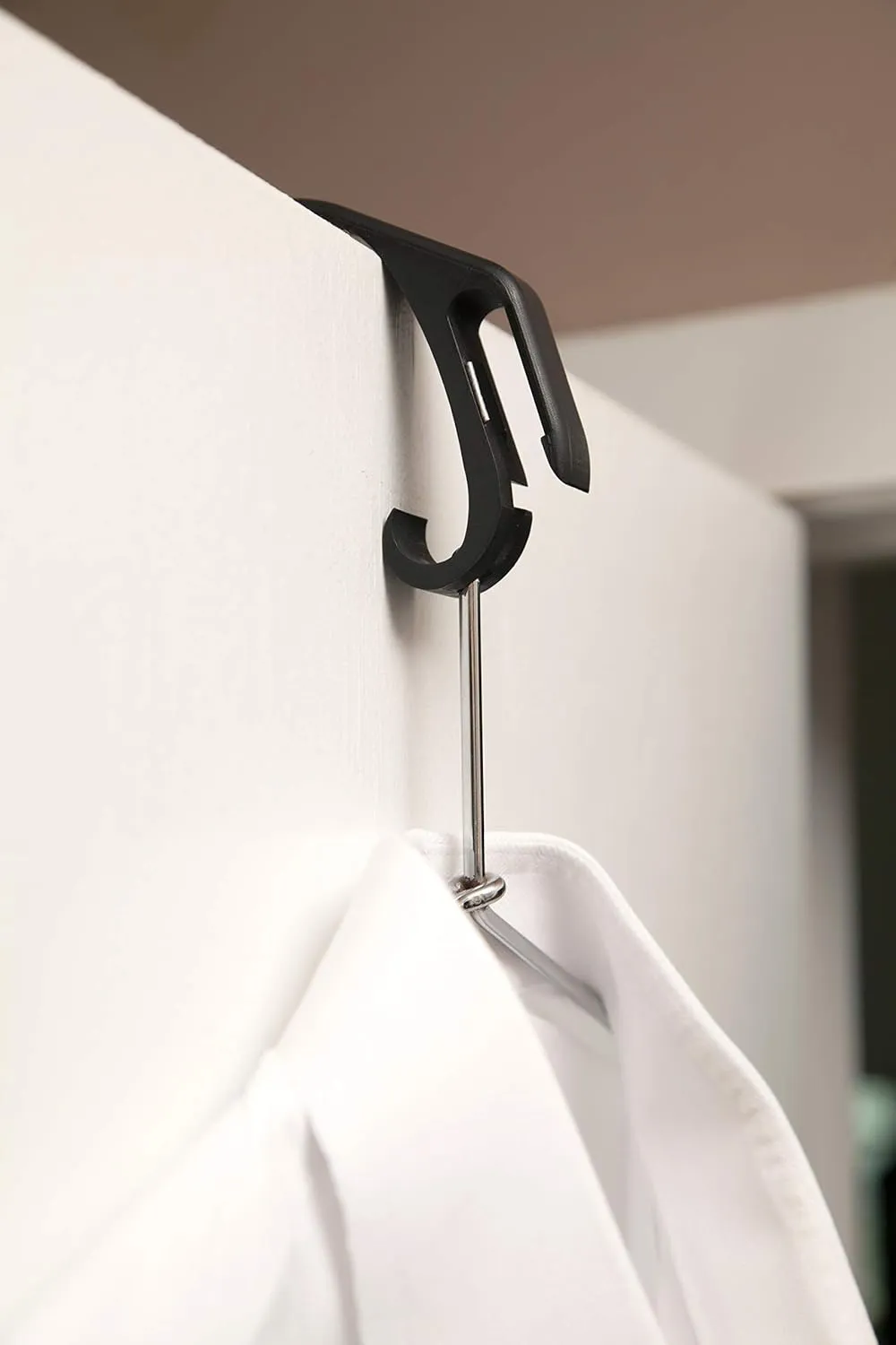 Travel Tool Over shower door hook Traveler's Steamer Clip Hook, Over The Door Hanger for Shower, Heavy Duty Clip Hooks for Clothes Bottle Opener & Phone Stand - 1 pack