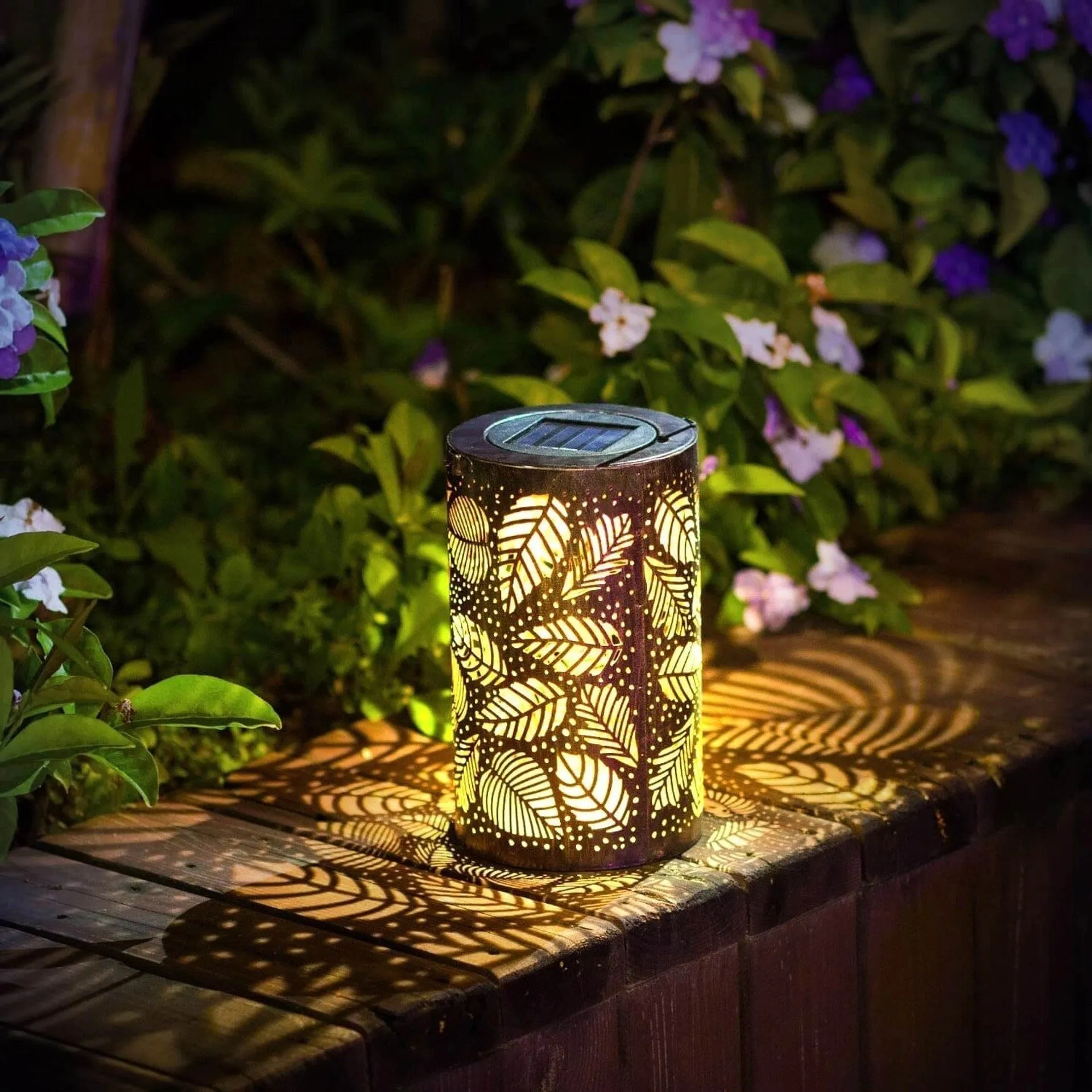 Tropical Leaf LED Solar Lantern - Outdoor Decorative Garden Light