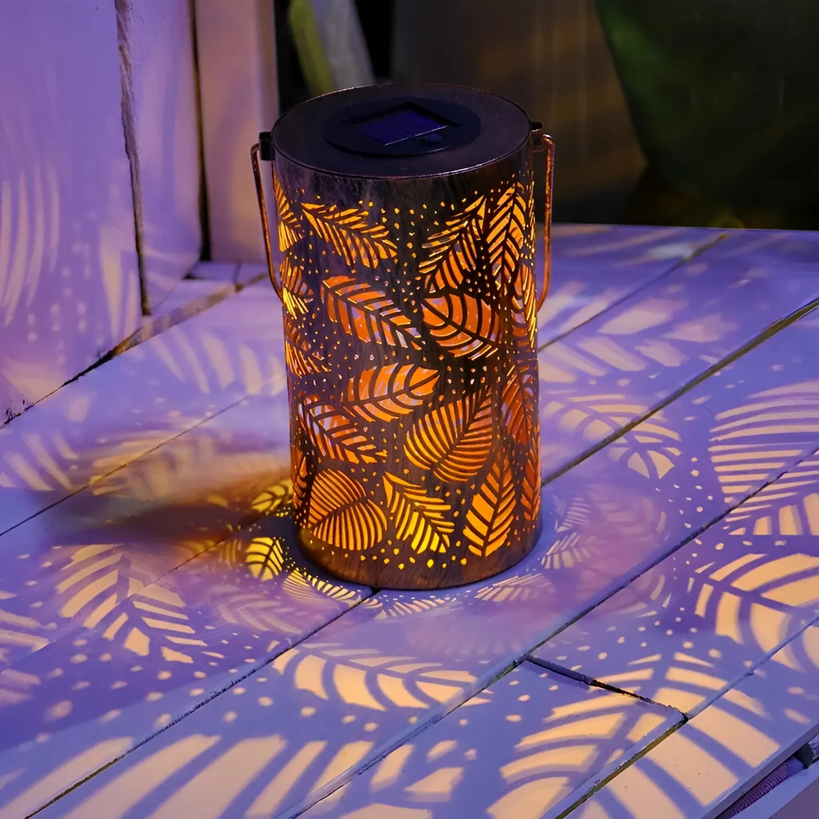 Tropical Leaf LED Solar Lantern - Outdoor Decorative Garden Light